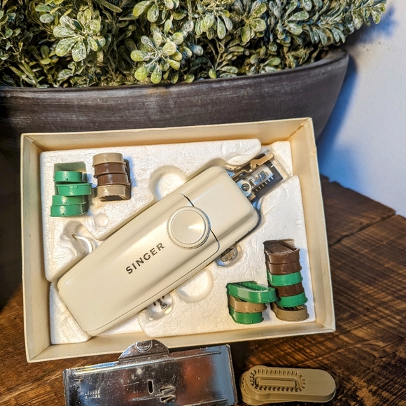 Singer Buttonholer Various Sizes - Picture 4 of 14